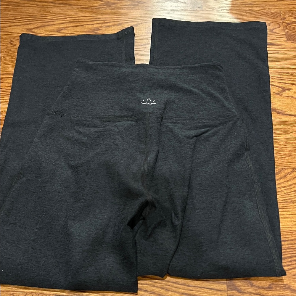 Beyond Yoga Grey Flair Leggings S - Picture 3 of 5